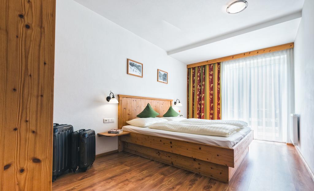 Apparthotel Alpenchalet Neukirchen am Grossvenediger Exterior photo